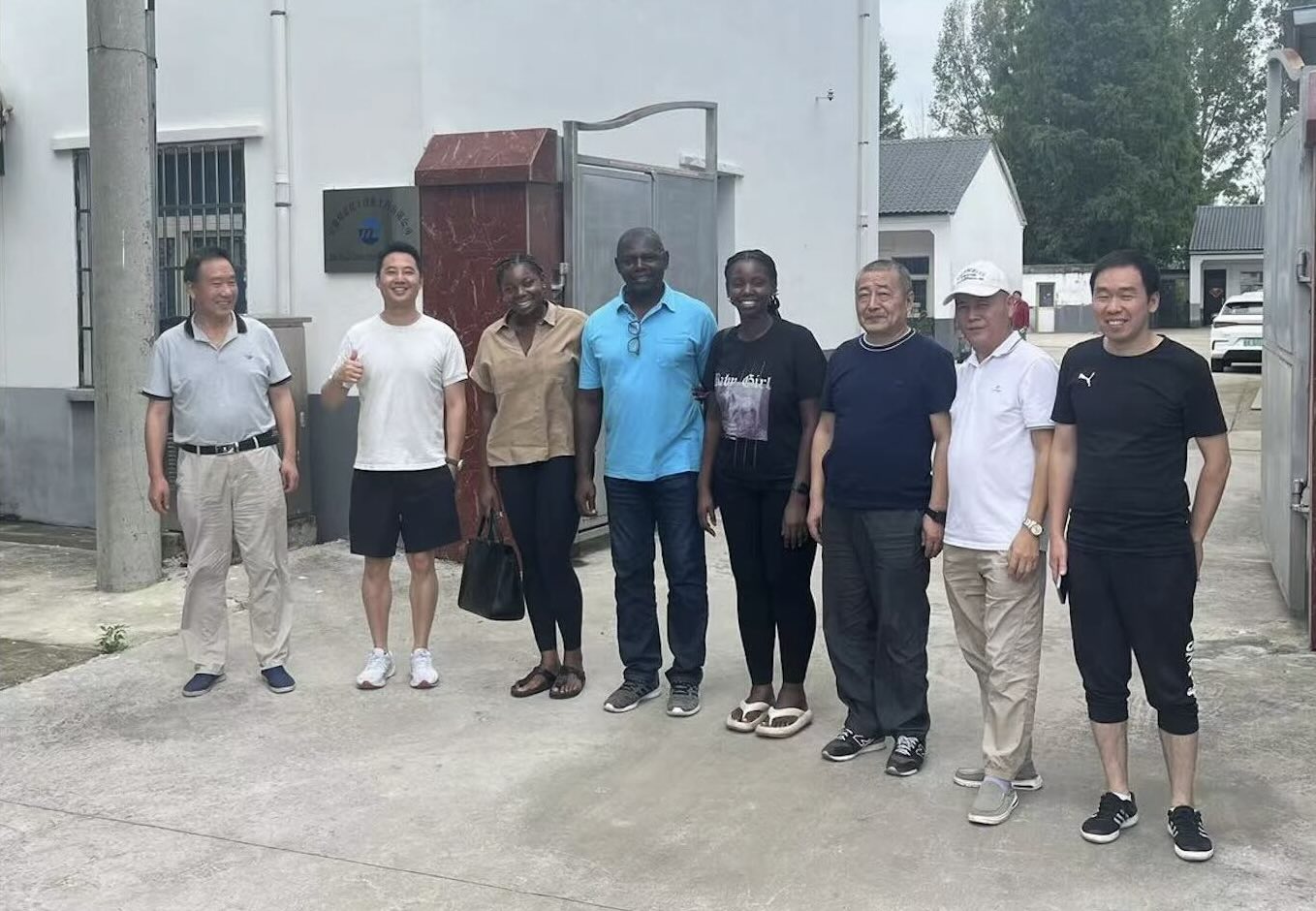 Chaleureusement accueilli une équipe d'Afrique a visité notre usine